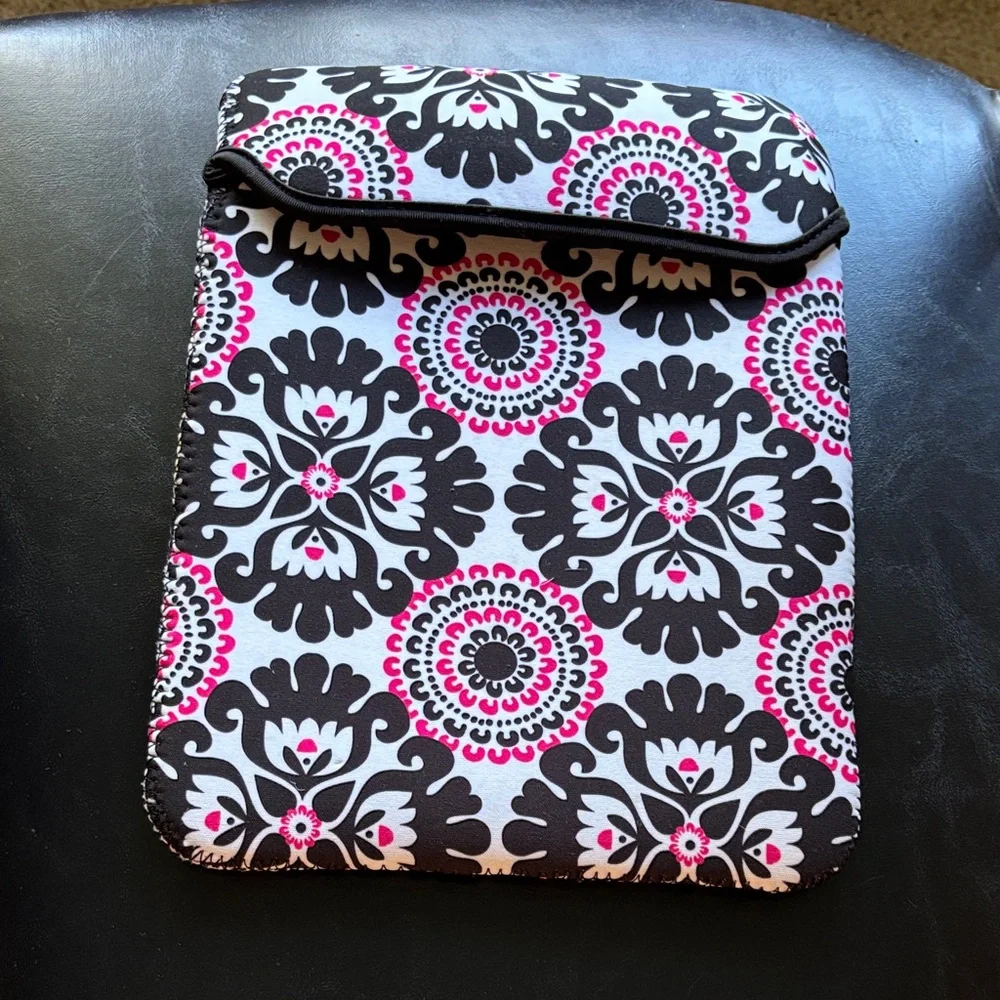Thirty-One iPad mini/tablet sleeve Black and Pink Pattern 🎁
