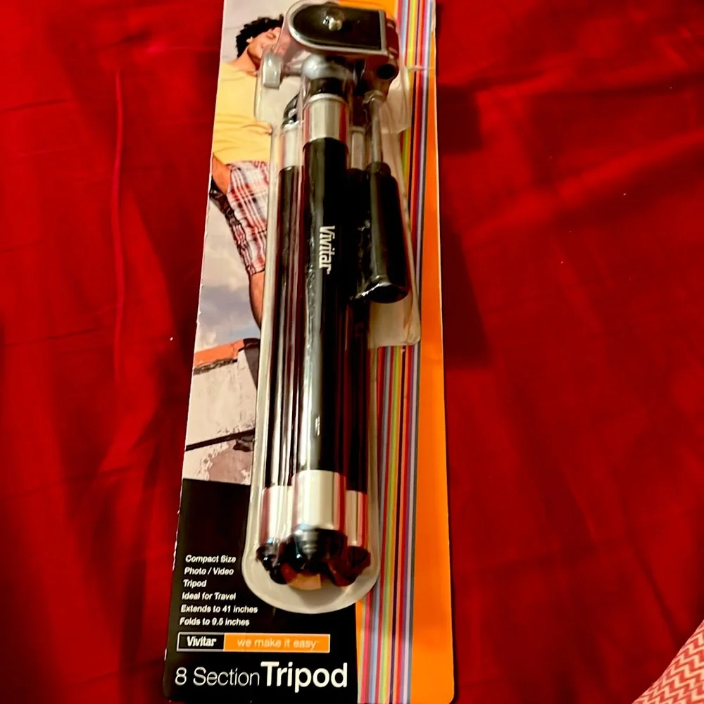 Unused in Original Packaging Vivitar 8 Section Black Photo/Video Tripod Stand