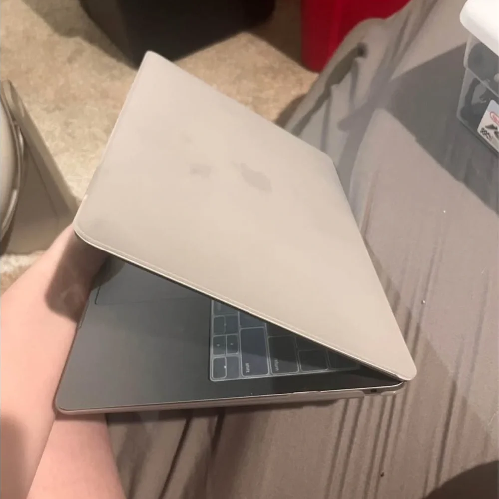 Apple MacBook - Sleek Gray Finish it needs a new screen and charger barely used