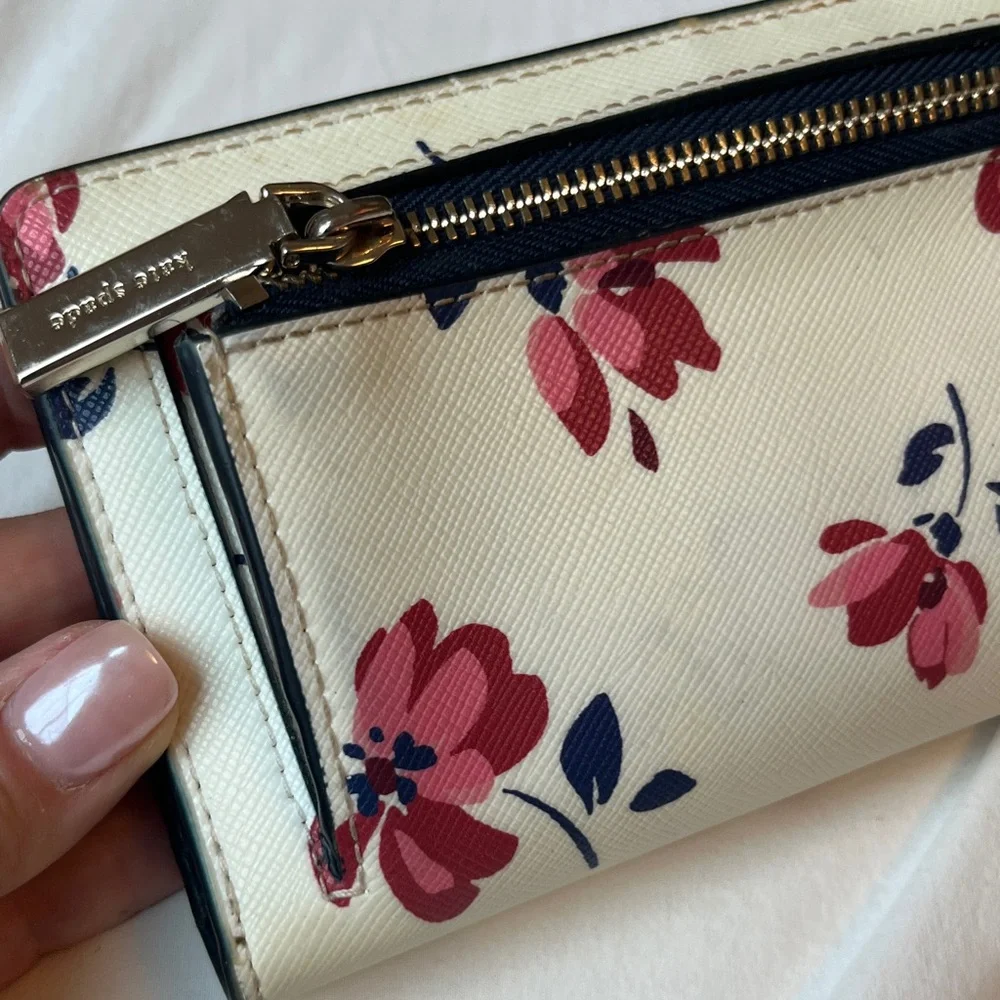 kate spade elegant wallet
