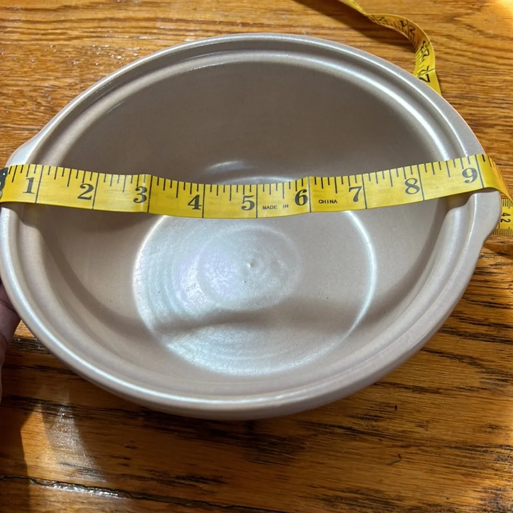La Solana Scottsdale, AZ pottery. Casserole bowl.  Mauve/pink.
