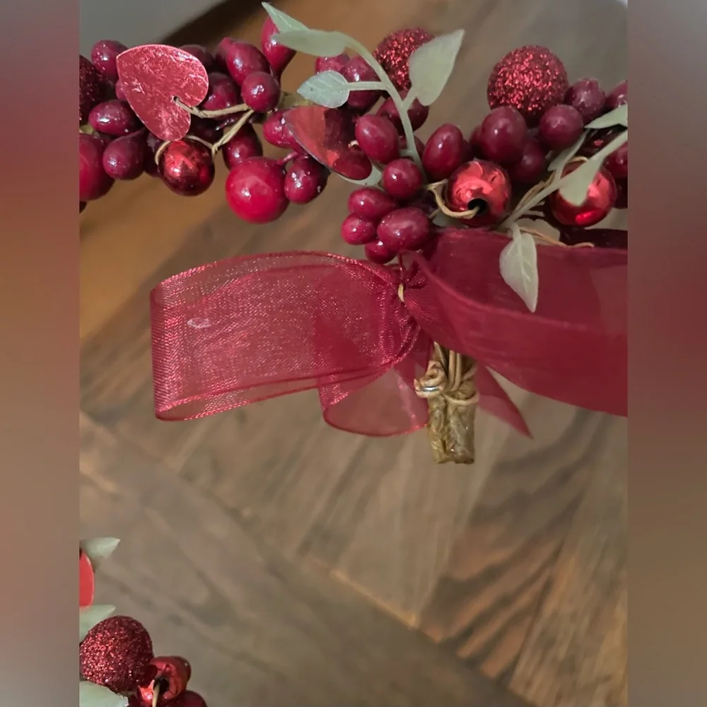 Vintage Festive Red Berry Heart Wreath Decor
