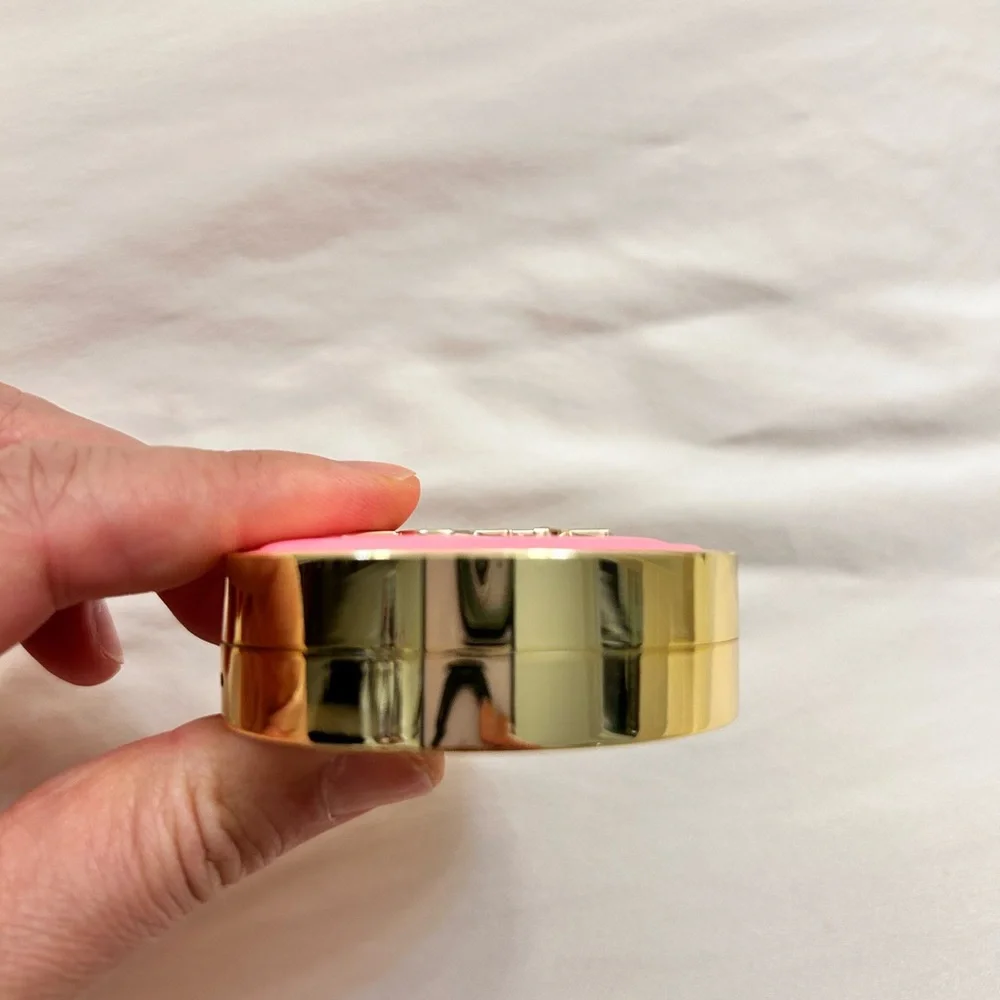 Yves Saint Laurent pores pink