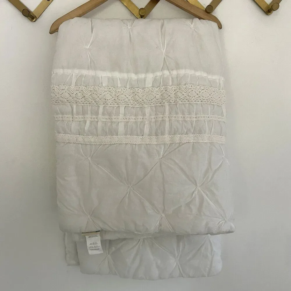 Pottery Barn Kids Baby Toddler Quilt White Embroidered Metallic Flowers Tassels
