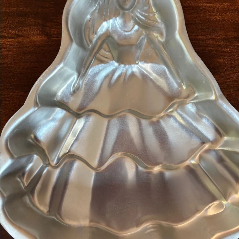 Wilton Barbie Cake Pan - 1995 Baking Model # 2105-3500