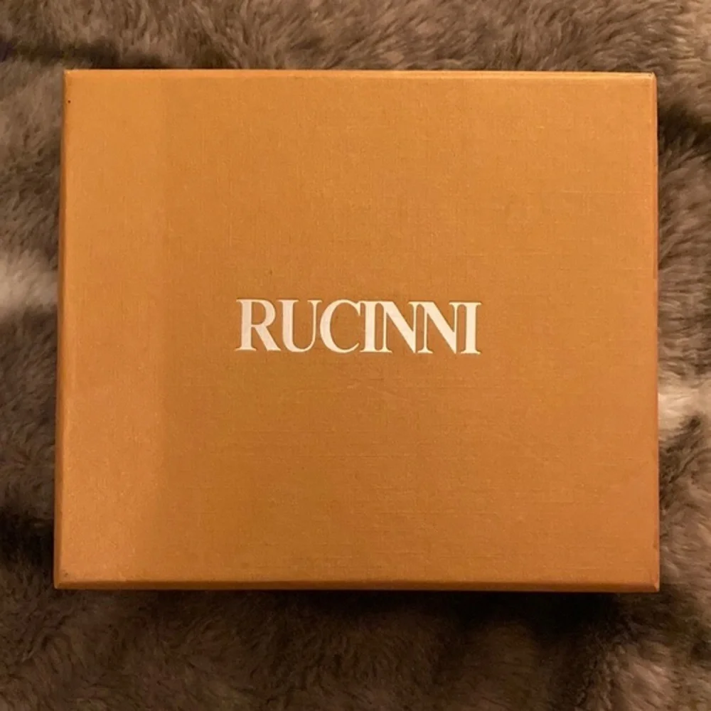 Rucinni gorgeous sparkles