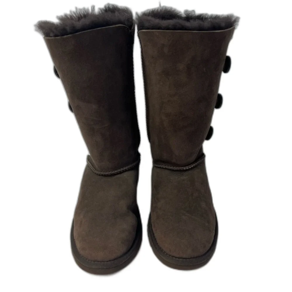 UGG bailey button