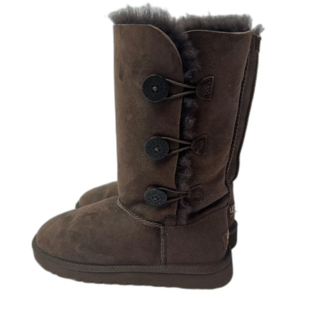 UGG bailey button