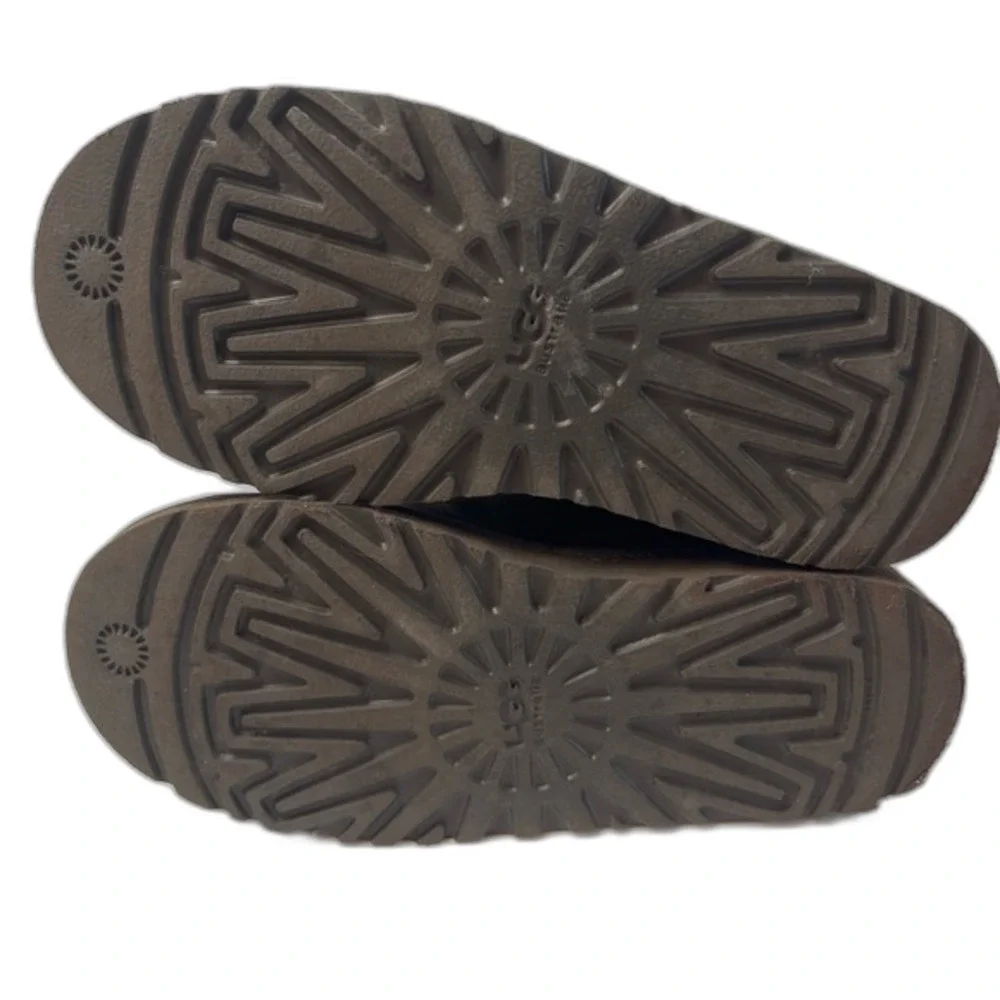 UGG bailey button