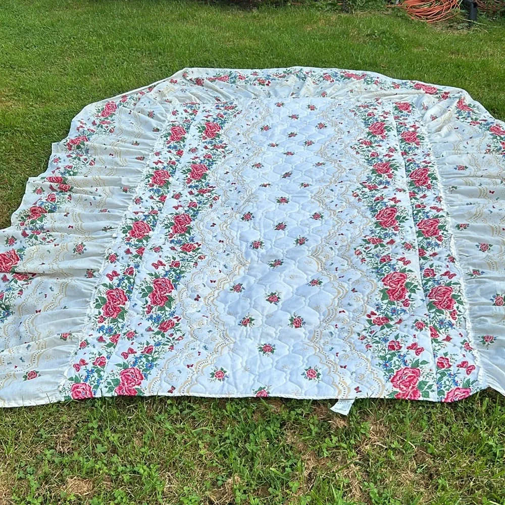 NOSWOT Floral Full Bedspread Quilted Ruffled Drop Roses Romantic Cottage Grandma