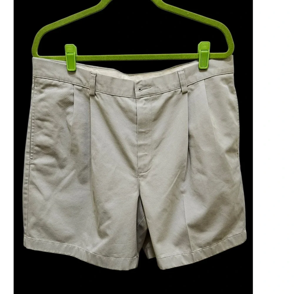 L.L. Bean Classic Fit Shorts Pleated Khaki Casual Cotton Men's Size‎ 37