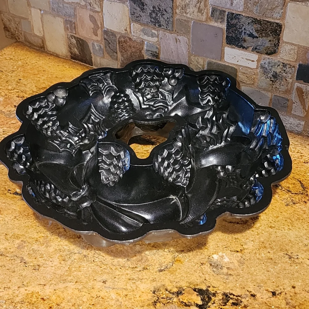 Williams Sonoma elegant bundt