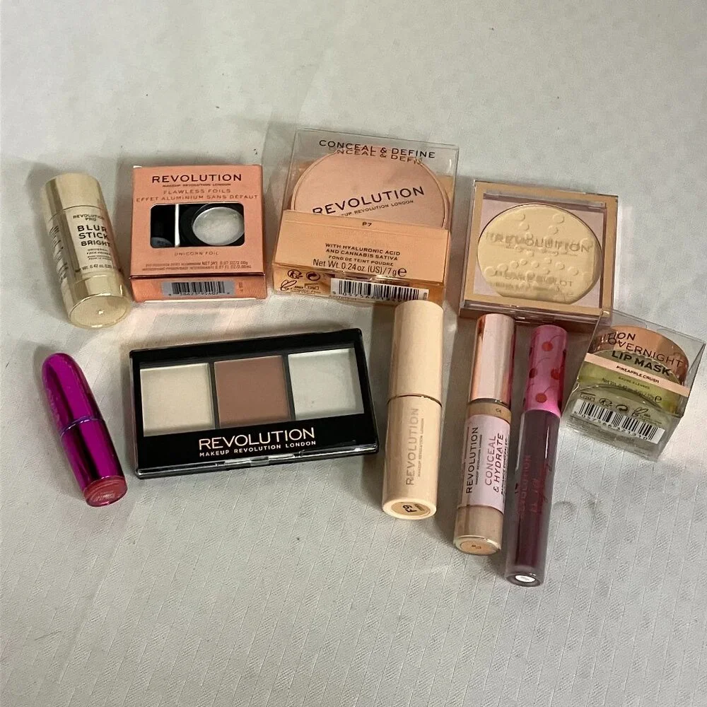 Makeup Revolution 10 Pieces Set Primer Foundation Contour Lipstick Brow Kit