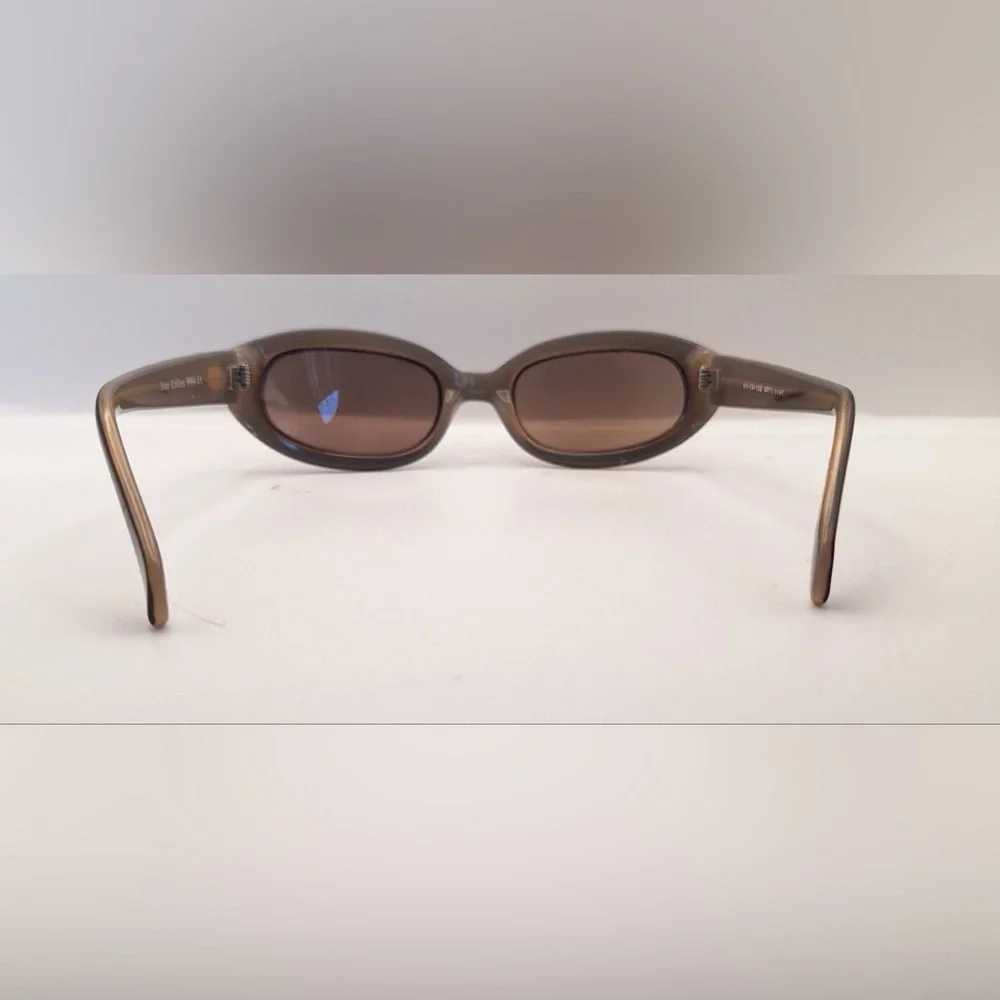 Joan Collins listing pair