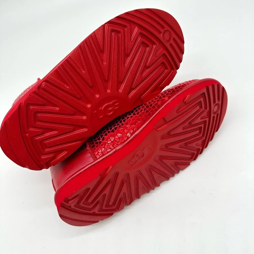 UGG new without