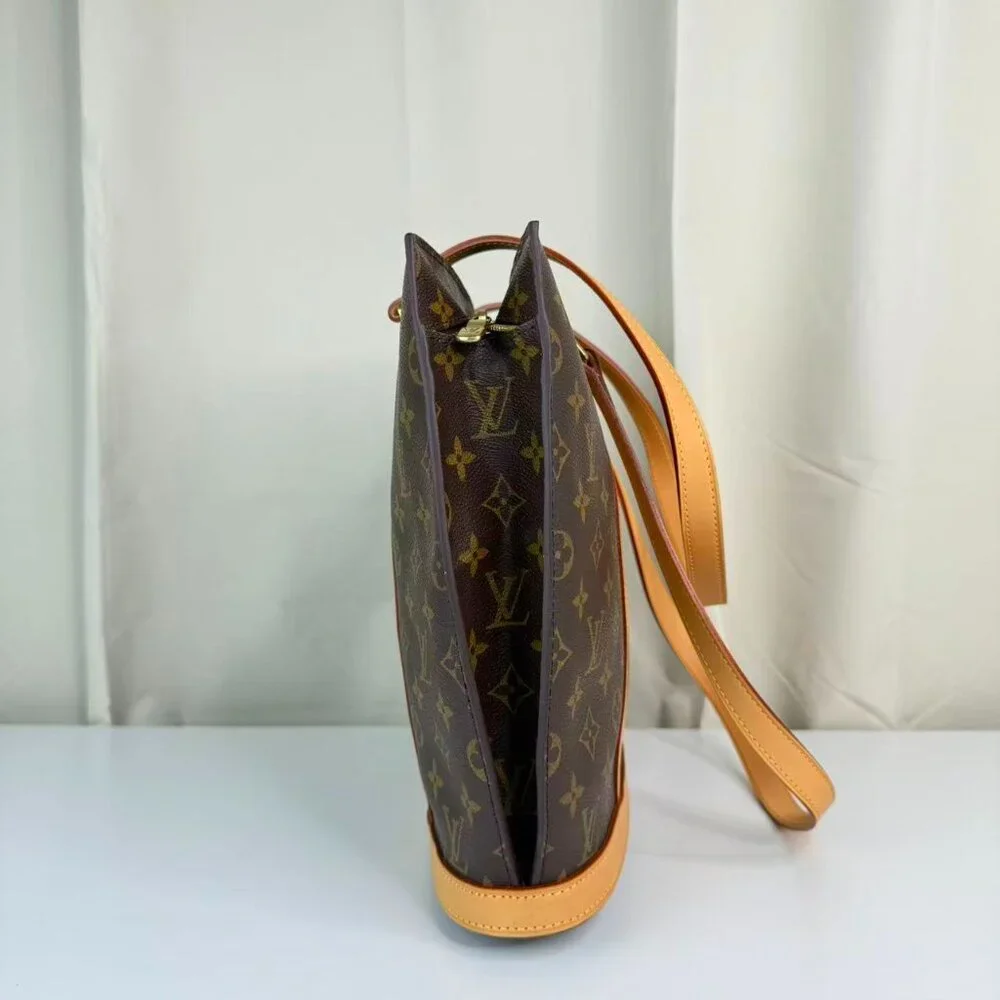 Louis Vuitton rubbing photos details