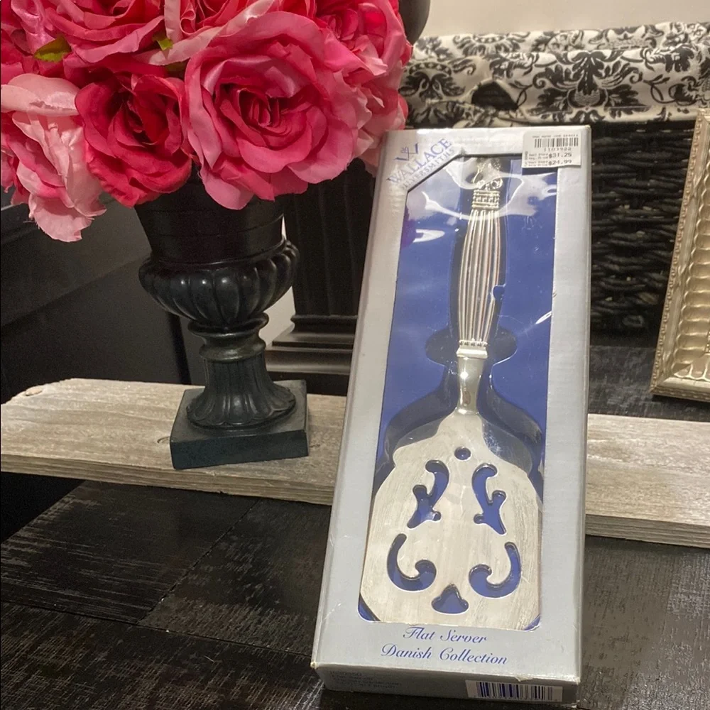 Wallace Silversmiths Danish Collection Silver Plated Flat Server!