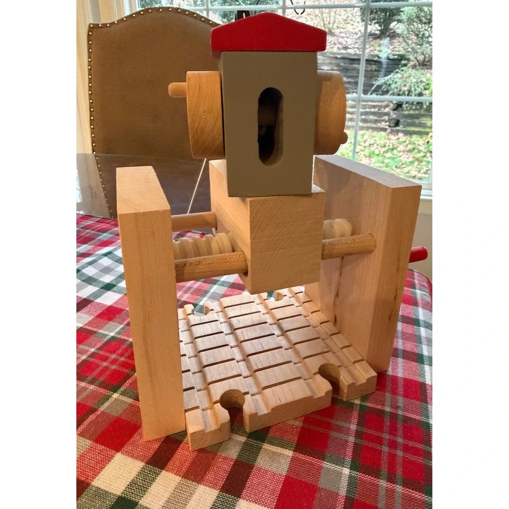 Thomas and Friends Wooden Railway Sodor Cargo Co Crane Toy 1997