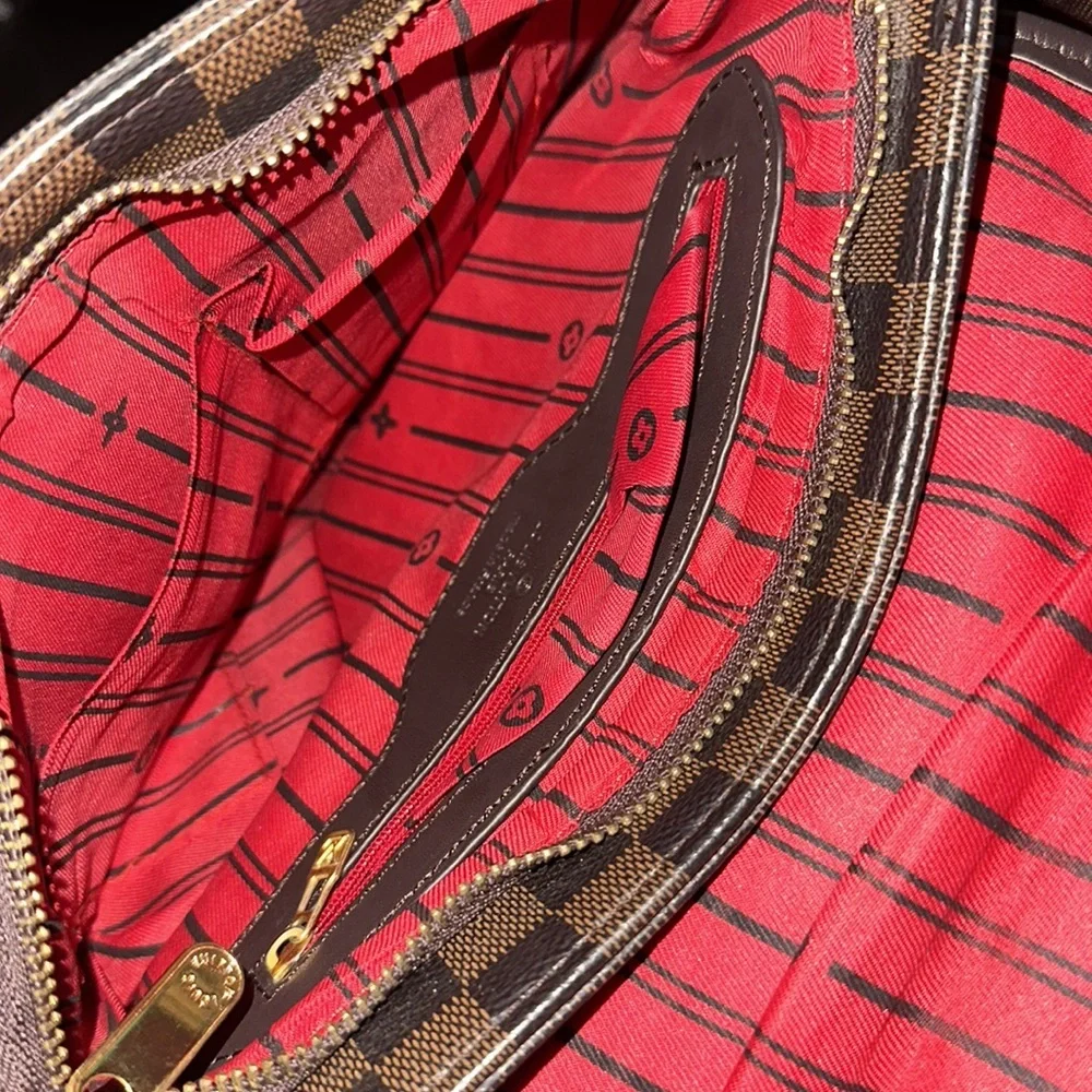Louis Vuitton elegant messenger