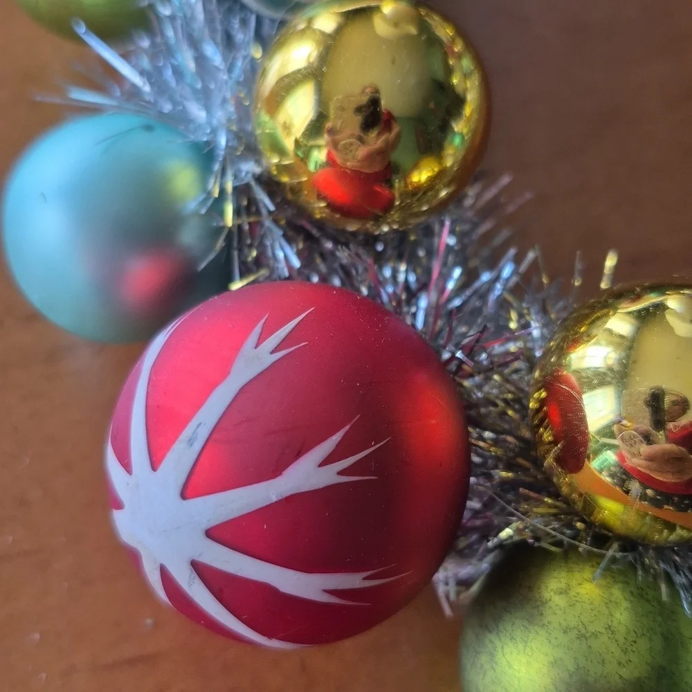 N/A bright festive