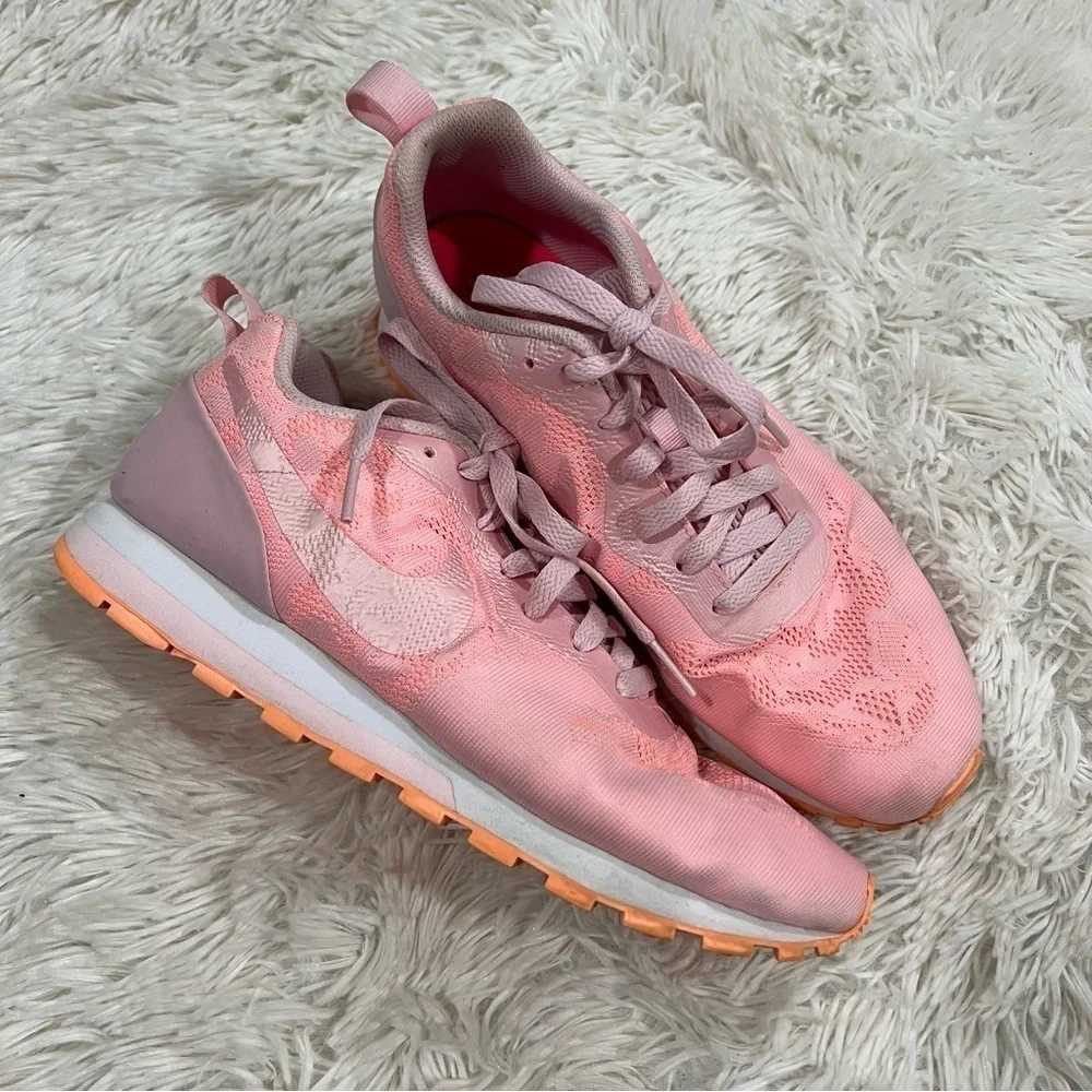 Nike note some
