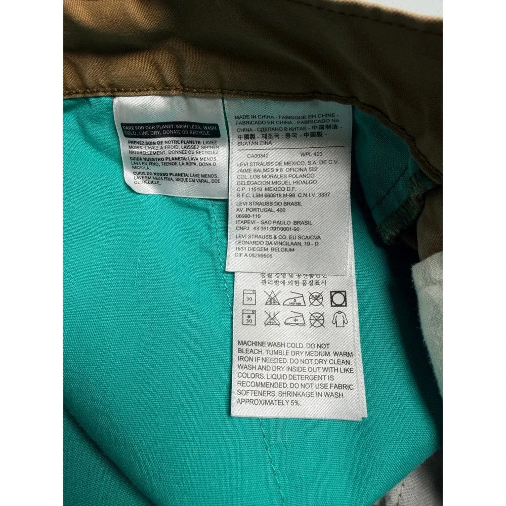Levis men khaki