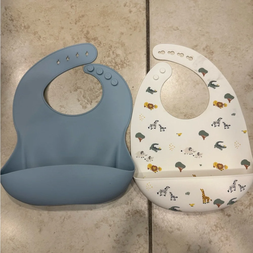 Blue and White Silicone Baby feeding Bib Set with pocket for easy clean up