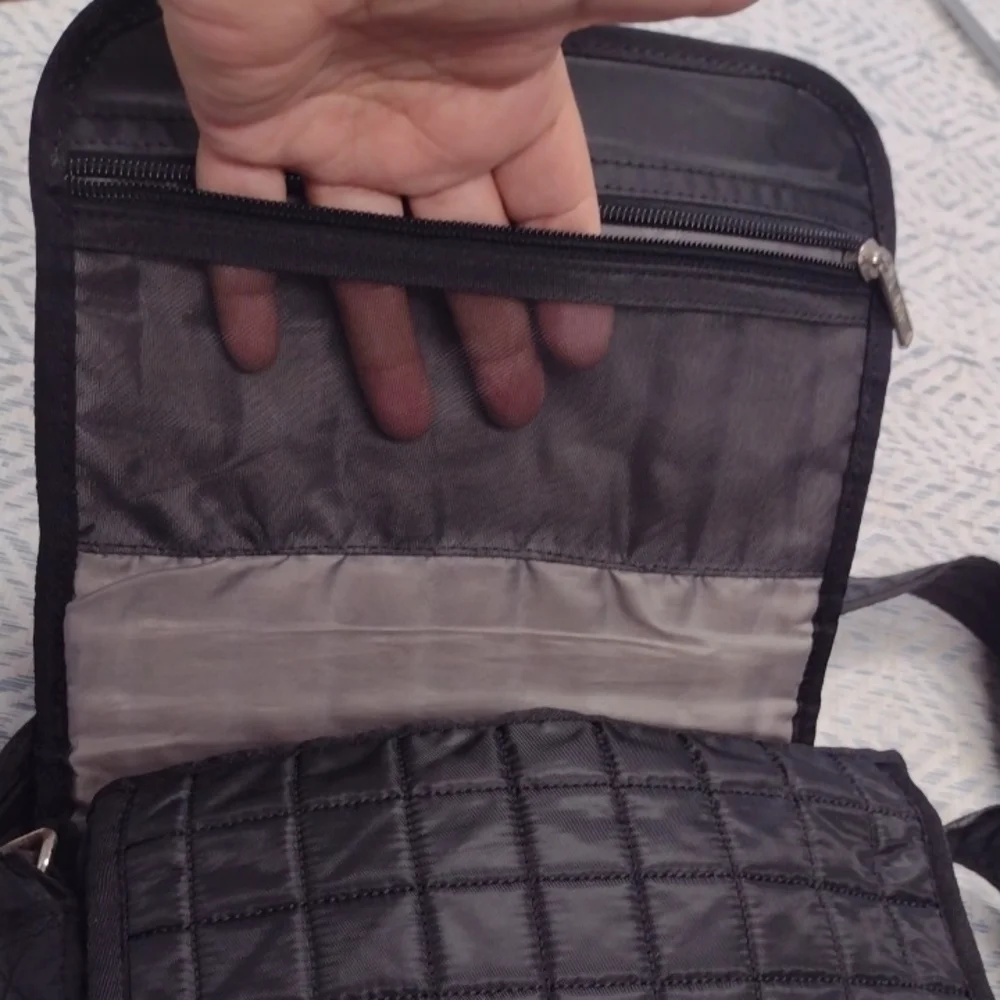 lug sleek versatile