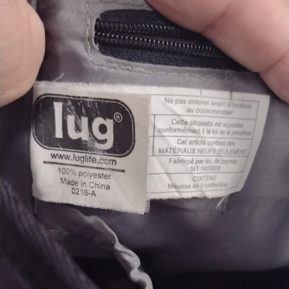 lug sleek versatile