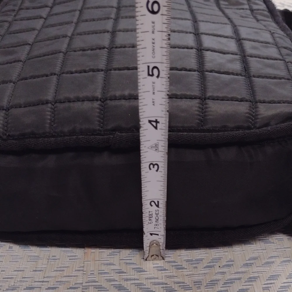 lug sleek versatile