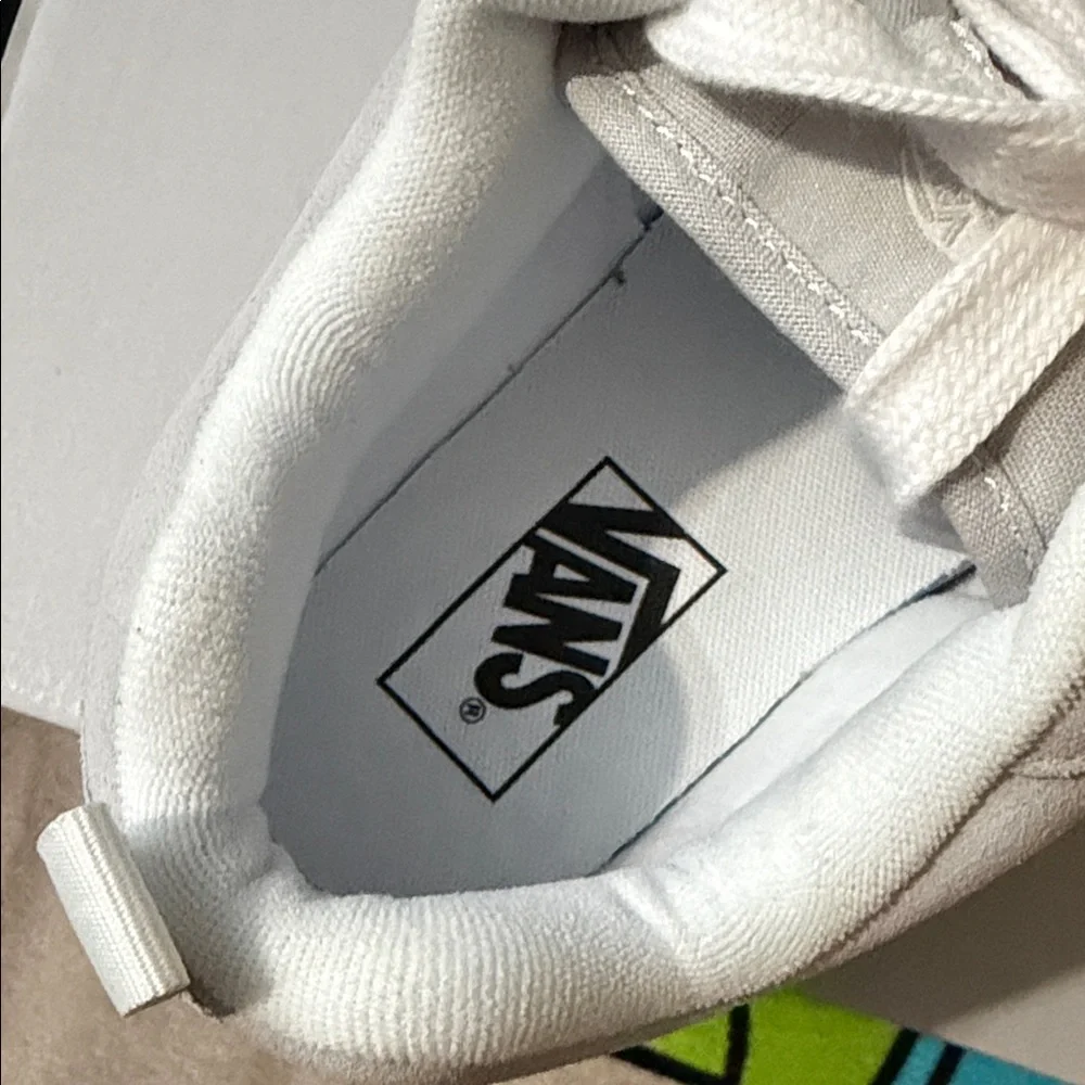 Vans Knu Skool gum sole sneakers in light gray ( BRAND NEW WITHOUT BOX )