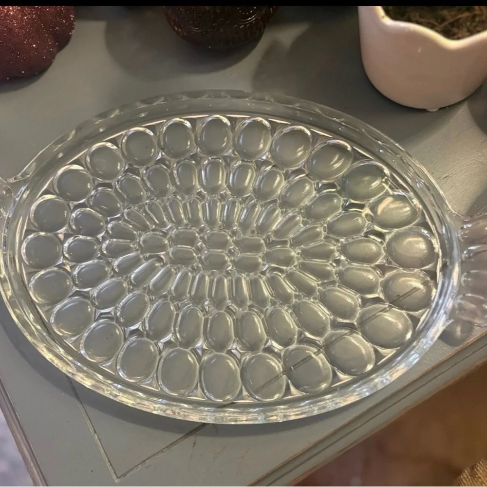 Jeannette Glass image displays