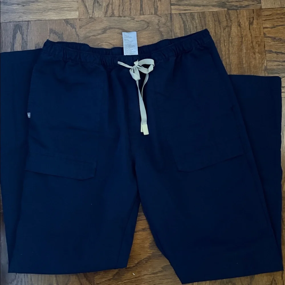 Figs navy scrub