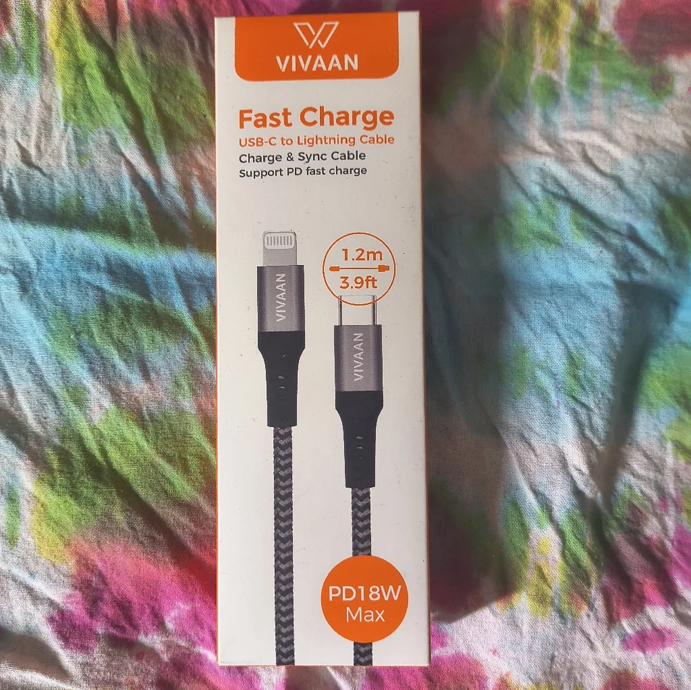 3/20$*Black\grey Fast Charge USB-C to Lightning Cable NIB