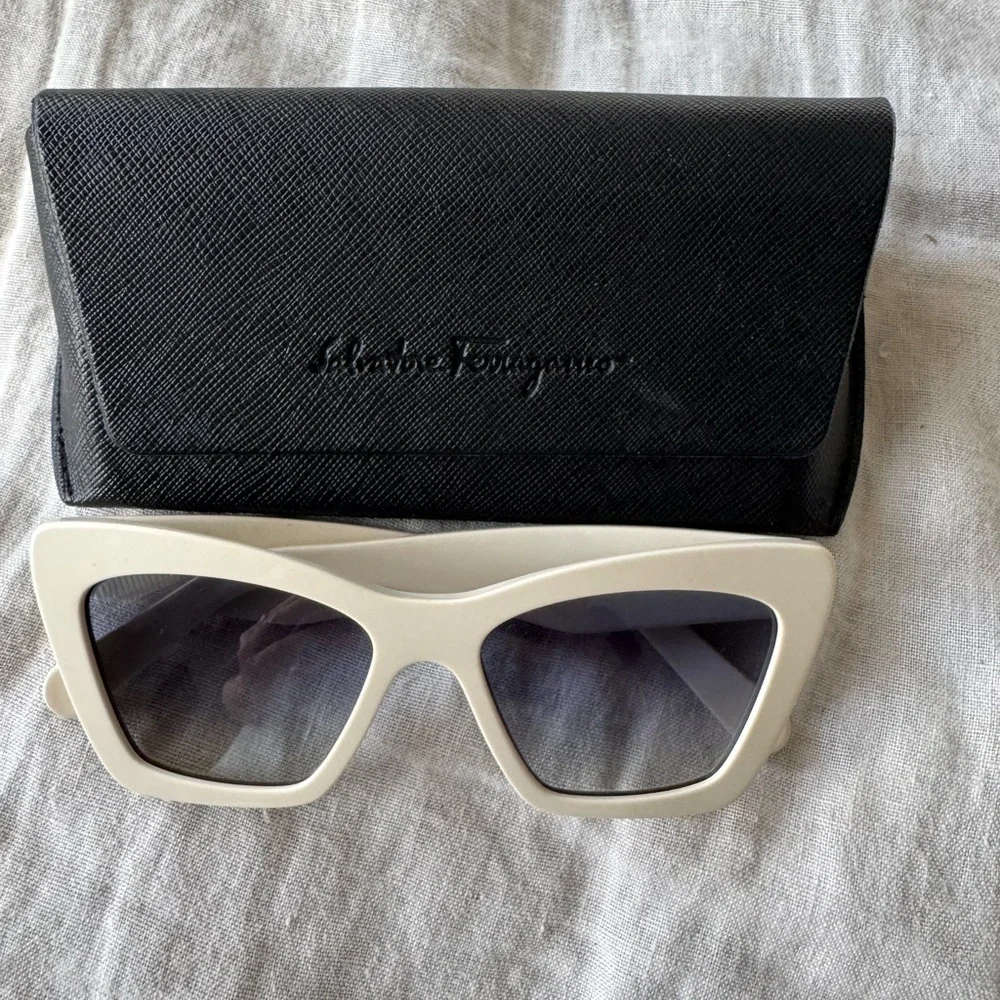 Salvatore Ferragamo excellent no