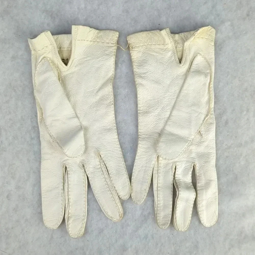 Antique World War 1 Era Calf Skin Driving Gloves, Never Worn, Still Connected!