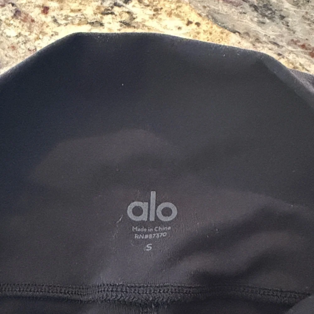 ALO Yoga 28 inseam