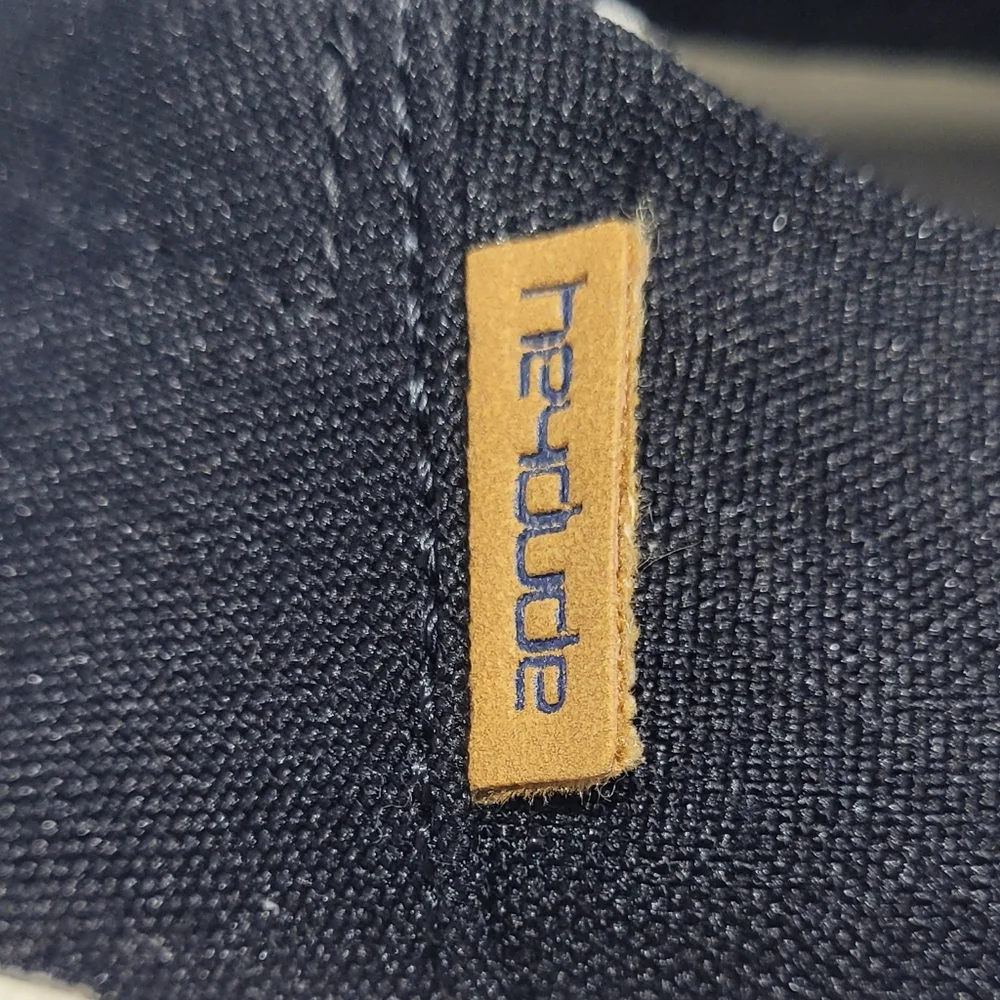 Hey Dude occasion linen out
