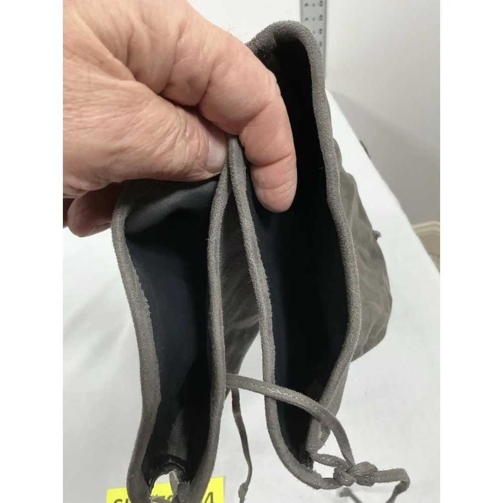 Guess this pair