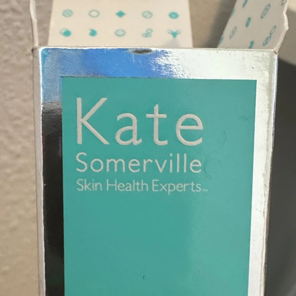 Kate Somerville elegant light