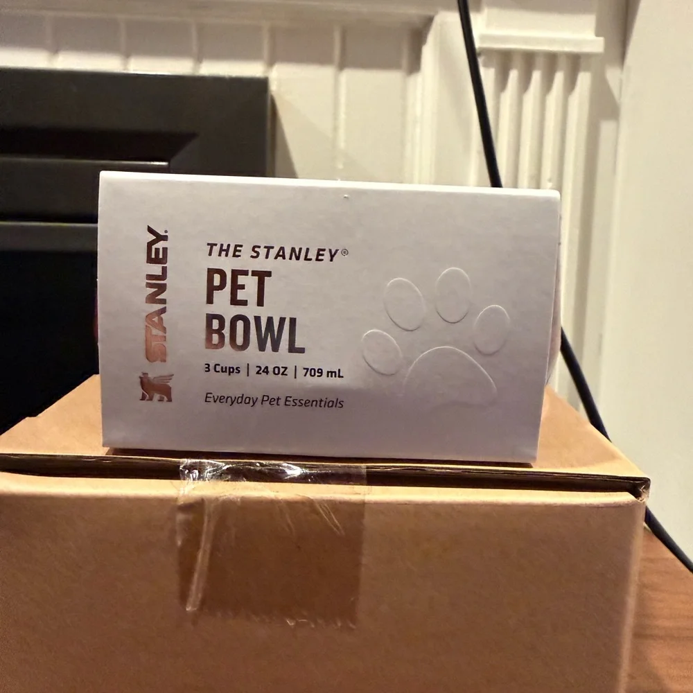 Stanley red pet