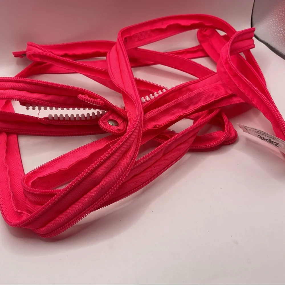 Zipit monster shape