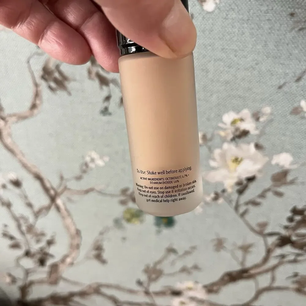 Bobbi Brown Weightless Skin Foundation SPF 15 C-026 Cool Ivory