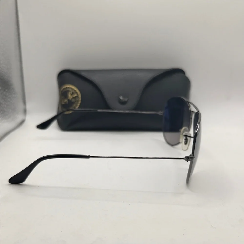 Ray-Ban features style