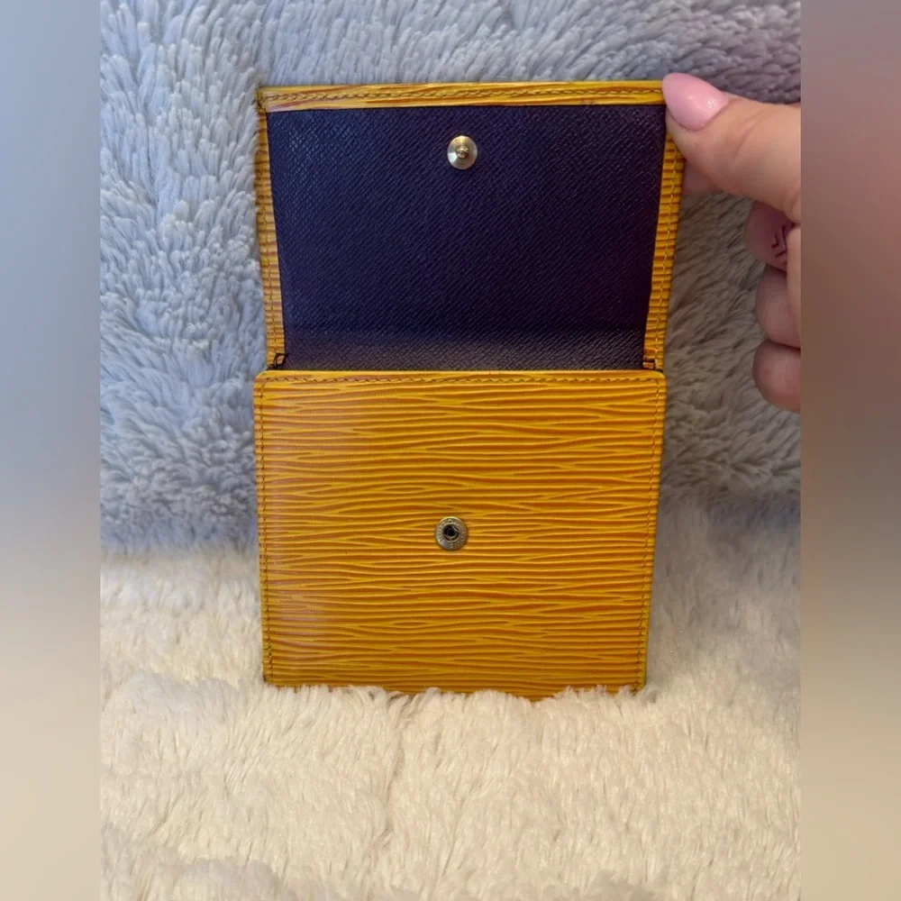 Louis Vuitton very good