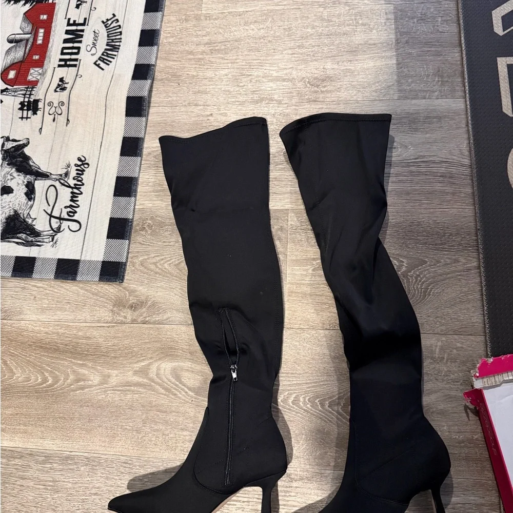 Shoe Dazzle over the knee stiletto boots new in box. Beautiful size 6