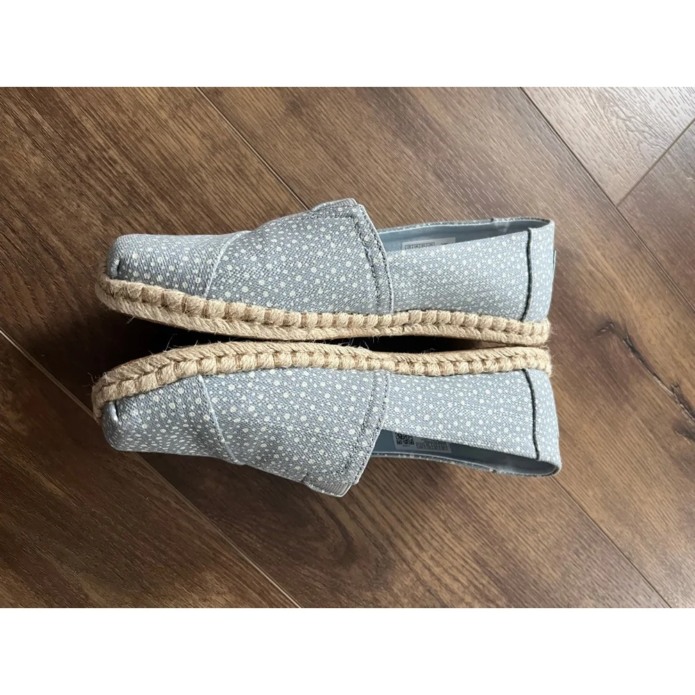 Toms nwot comfortable