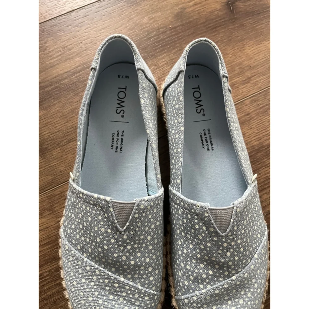Toms nwot comfortable