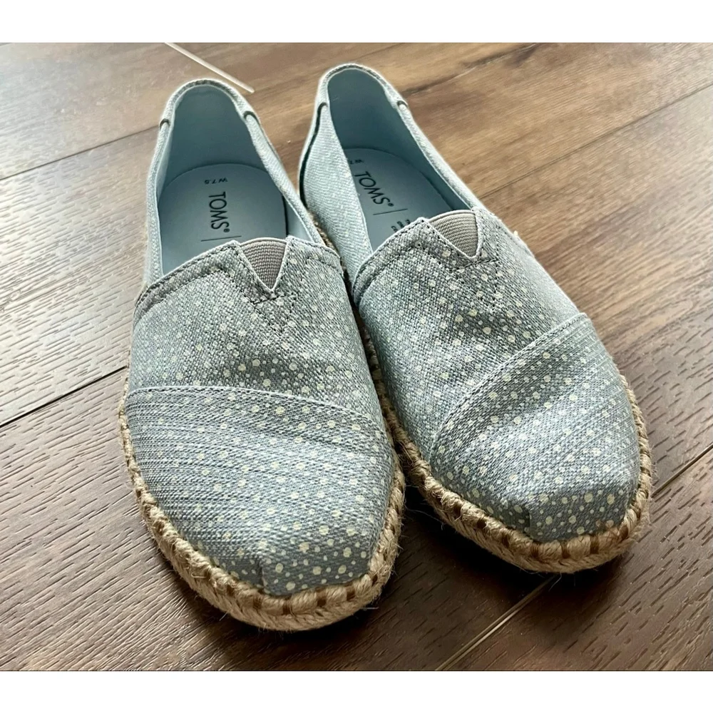 Toms nwot comfortable