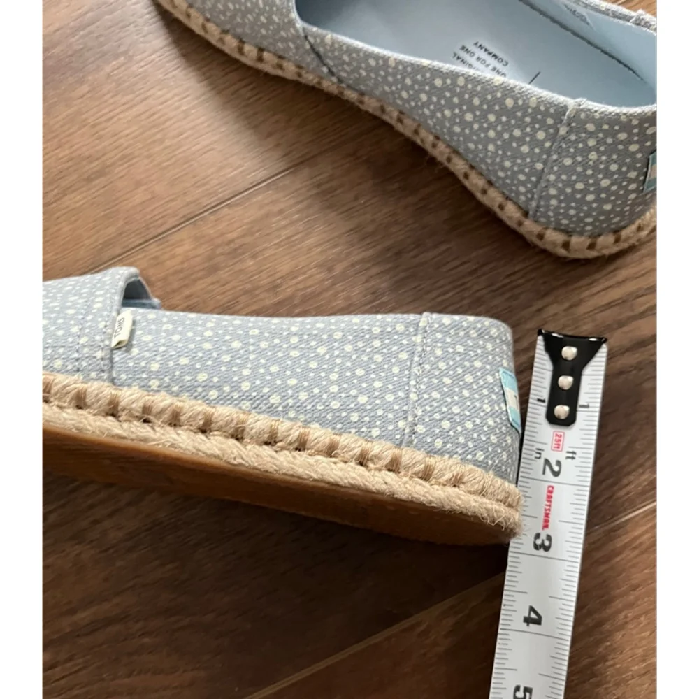 Toms nwot comfortable